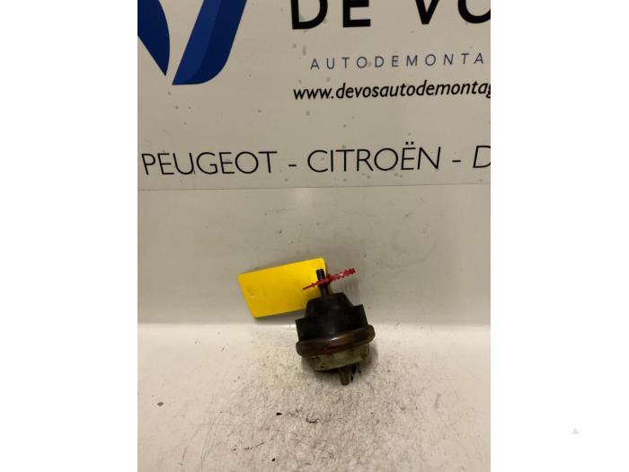Used Engine mount Peugeot Partner 1.9 D Price € 25,00 Margin scheme offered by De Vos Onderdelen