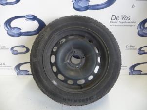 Usagé Jante + pneu d'hiver Peugeot 308 Prix € 80,00 Règlement à la marge proposé par De Vos Autodemontagebedrijf