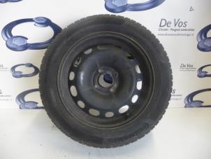 Usagé Jante + pneu d'hiver Peugeot 308 Prix € 80,00 Règlement à la marge proposé par De Vos Autodemontagebedrijf