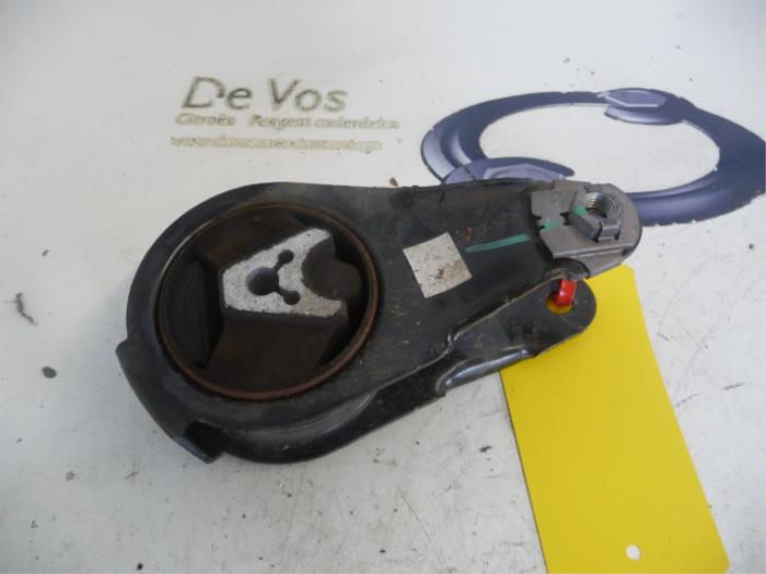 Used Engine mount Peugeot 3008 Price € 15,00 Margin scheme offered by De Vos Onderdelen