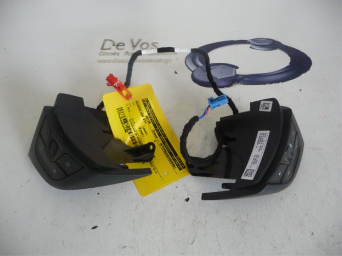 Steering wheel mounted radio control from a Citroen DS5 2012
