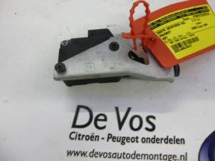 Used Central door locking module Peugeot 407 (6D) 3.0 V6 24V VVT Price € 15,00 Margin scheme offered by De Vos Autodemontagebedrijf