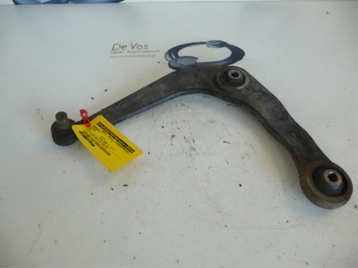 Front wishbone, left from a Peugeot 206 SW (2E/K) 1.4 HDi 2006