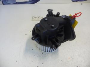 Usados Motor de ventilador de calefactor Peugeot Bipper Precio € 55,00 Norma de margen ofrecido por De Vos Autodemontagebedrijf
