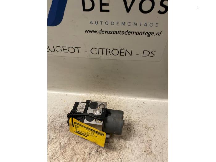 Usagé Pompe ABS Peugeot 306 (7A/C/S) 1.8i 16V Prix € 90,00 Règlement à la marge proposé par De Vos Onderdelen