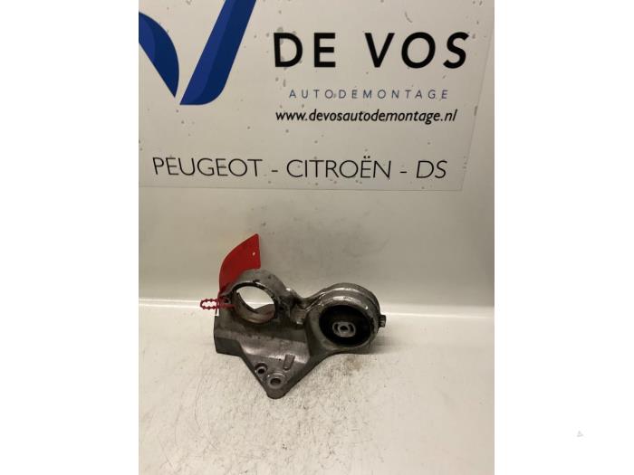 Used Engine mount Citroen C5 II Berline (RC) 2.2 HDiF 16V Price € 35,00 Margin scheme offered by De Vos Onderdelen