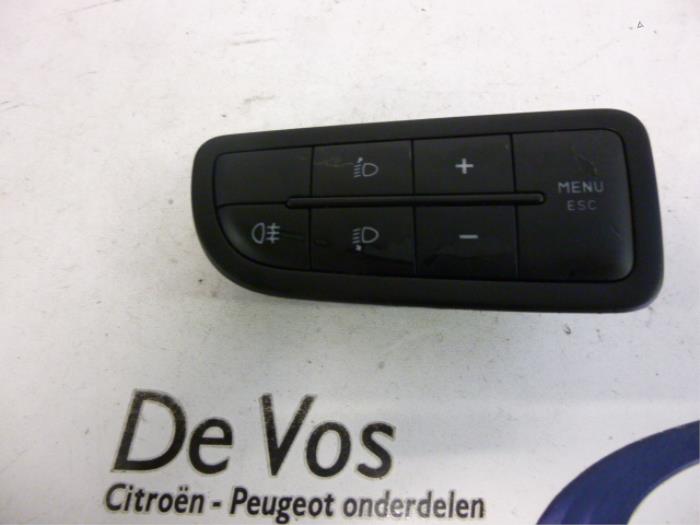 Używane Przelacznik Citroen Nemo (AA) 1.4 HDi 70 Cena € 25,00 Procedura marży oferowane przez De Vos Onderdelen