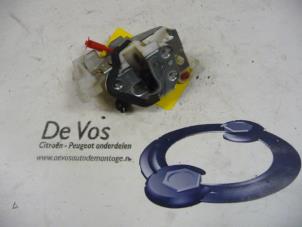 Gebrauchte Türschlossmechanik 2-türig links Citroen C1 1.0 12V Preis € 25,00 Margenregelung angeboten von De Vos Autodemontagebedrijf