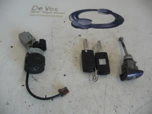 Used Set of cylinder locks (complete) Citroen C4 Picasso Price € 70,00 Margin scheme offered by De Vos Autodemontagebedrijf