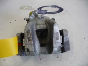 Usagé Etrier de frein avant droit Citroen C4 Picasso (3D/3E) 1.6 e-HDi 115 Prix € 70,00 Règlement à la marge proposé par De Vos Autodemontagebedrijf