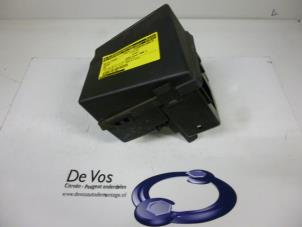 Usagé Support de relais Peugeot 206 (2A/C/H/J/S) 1.6 XS,XT Prix € 10,00 Règlement à la marge proposé par De Vos Autodemontagebedrijf