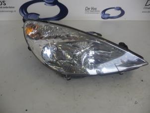 Used Headlight, right Peugeot 607 Price € 135,00 Margin scheme offered by De Vos Autodemontagebedrijf