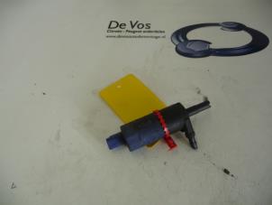 Used Headlight washer pump Citroen C4 Picasso Price € 25,00 Margin scheme offered by De Vos Autodemontagebedrijf