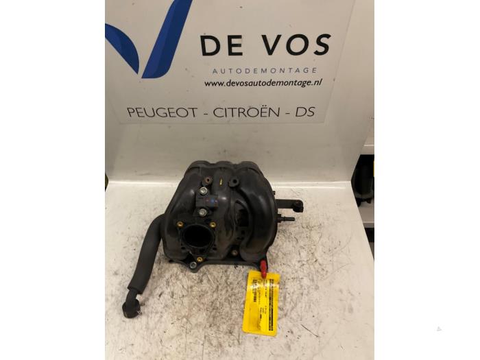 Begagnade Insugsrör Peugeot 107 1.0 12V Pris € 70,00 Marginaltabell erbjuds av De Vos Onderdelen