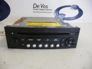 Used Radio CD player Peugeot 307 Price € 50,00 Margin scheme offered by De Vos Autodemontagebedrijf