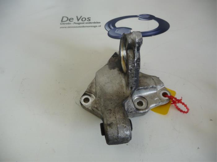 Used Engine mount Peugeot 3008 Price € 25,00 Margin scheme offered by De Vos Onderdelen