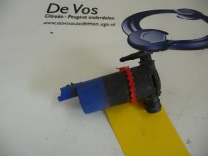 Używane Pompa spryskiwacza reflektorów Peugeot 508 (8D) 2.0 Hybrid4 16V Cena € 10,00 Procedura marży oferowane przez De Vos Autodemontagebedrijf
