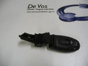 Używane Radiowy pilot zdalnego sterowania Peugeot 407 (6D) 2.0 HDiF 16V Cena € 10,00 Procedura marży oferowane przez De Vos Autodemontagebedrijf
