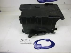 Usagé Boîtier de batterie Peugeot 308 SW (4E/H) 1.6 16V THP 150 Prix € 20,00 Règlement à la marge proposé par De Vos Autodemontagebedrijf
