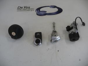 Używane Zestaw wkladek zamka (kompletny) Citroen DS3 Cena € 80,00 Procedura marży oferowane przez De Vos Autodemontagebedrijf