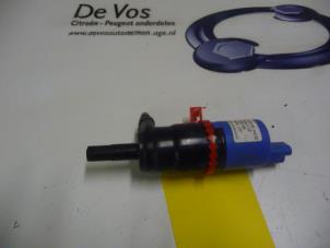 Used Headlight washer pump Peugeot 407 Price € 25,00 Margin scheme offered by De Vos Autodemontagebedrijf