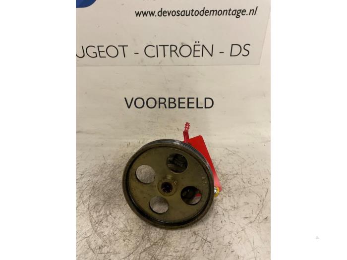 Usagé Pompe de direction Peugeot 306 (7B) 1.4 SL,SR Prix € 70,00 Règlement à la marge proposé par De Vos Onderdelen