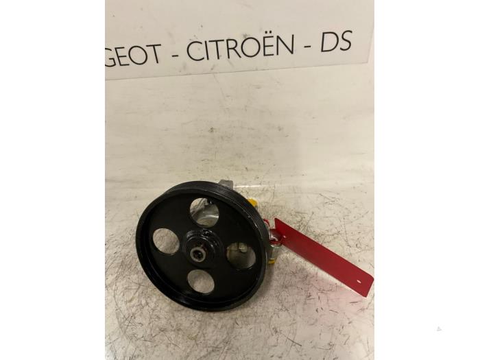 Usagé Pompe de direction Peugeot 306 (7A/C/S) 1.8i 16V Prix € 70,00 Règlement à la marge proposé par De Vos Onderdelen