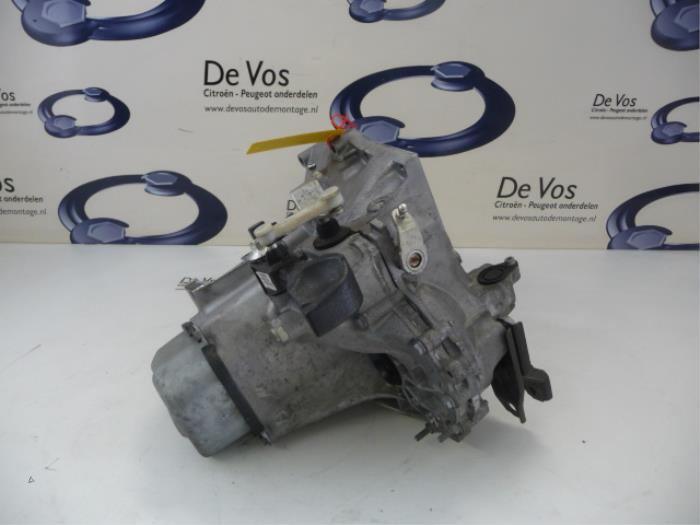 Getriebe van een Peugeot 208 I (CA/CC/CK/CL) 1.4 16V 2012