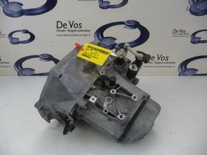 Getriebe van een Peugeot 208 I (CA/CC/CK/CL) 1.4 16V 2012