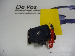Usados Sensor de lluvia Peugeot 3008 Precio € 50,00 Norma de margen ofrecido por De Vos Autodemontagebedrijf