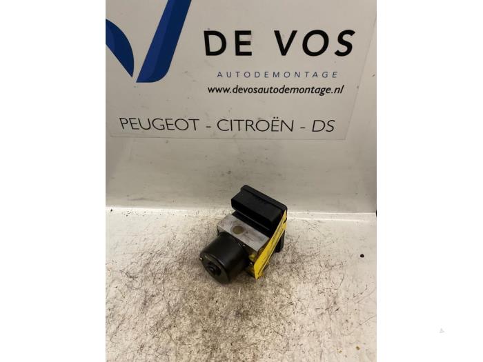Usagé Bloc ABS Citroen C5 I Berline (DC) 3.0 V6 24V Prix € 90,00 Règlement à la marge proposé par De Vos Onderdelen