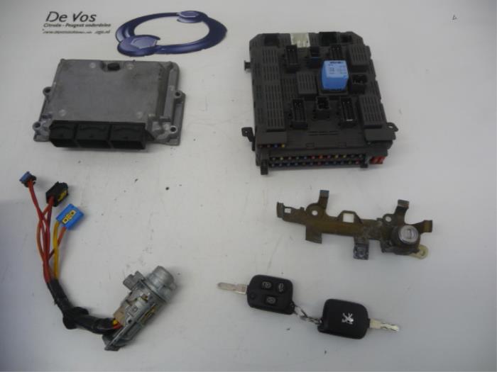 Used Engine management computer Peugeot 607 (9D/U) 2.9 V6 24V Price € 250,00 Margin scheme offered by De Vos Onderdelen