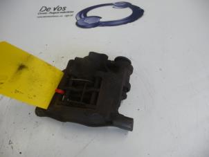 Used Rear brake calliper, left Peugeot 607 (9D/U) 2.9 V6 24V Price € 70,00 Margin scheme offered by De Vos Autodemontagebedrijf