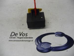 Used Glow plug relay Peugeot 407 (6C/J) 2.7 HDi V6 24V Price € 25,00 Margin scheme offered by De Vos Autodemontagebedrijf