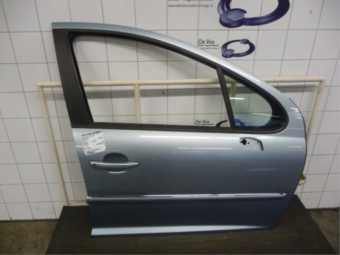 Porte avant droite d'un Peugeot 207 2010