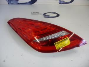 Używane Tylne swiatlo pozycyjne lewe Peugeot RCZ Cena € 250,00 Procedura marży oferowane przez De Vos Autodemontagebedrijf