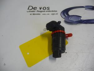 Gebrauchte Scheibensprüherpumpe vorne Citroen Nemo Preis € 20,00 Margenregelung angeboten von De Vos Autodemontagebedrijf