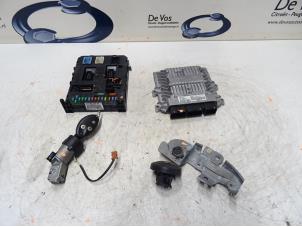 Usados Ordenador de gestión de motor Citroen C5 II Break (RE) 2.0 HDiF 16V Precio € 350,00 Norma de margen ofrecido por De Vos Autodemontagebedrijf