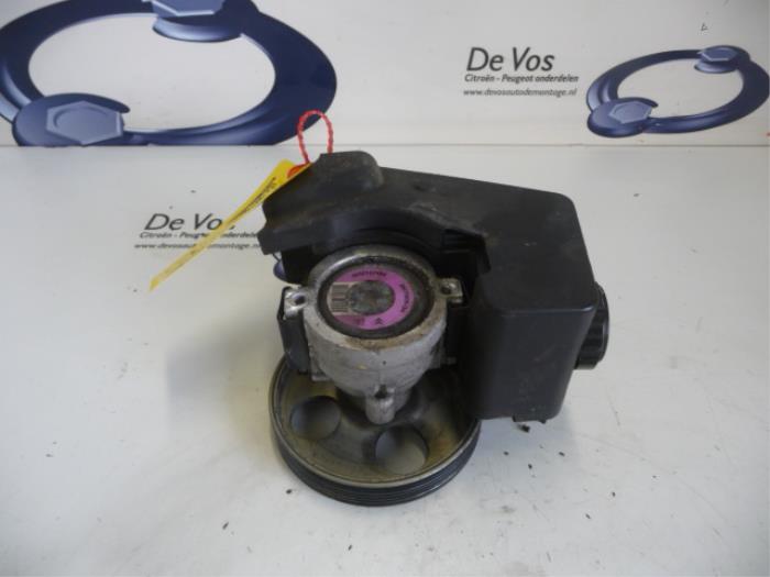Usagé Pompe de direction Peugeot 206 (2A/C/H/J/S) 1.4 XR,XS,XT,Gentry Prix € 70,00 Règlement à la marge proposé par De Vos Onderdelen