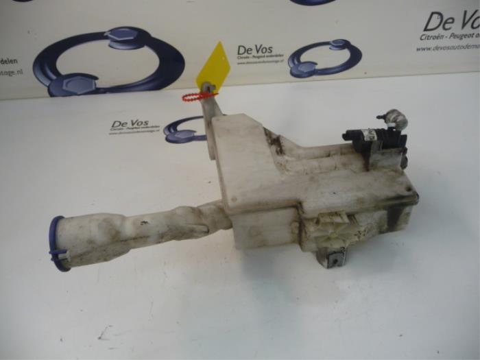 Used Peugeot 407 SW (6E) 1.6 HDi 16V Front windscreen washer reservoir ...