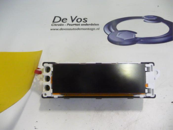 Begagnade Innerdisplay Peugeot Partner (GC/GF/GG/GJ/GK) 1.6 HDI 90 Pris € 70,00 Marginaltabell erbjuds av De Vos Onderdelen