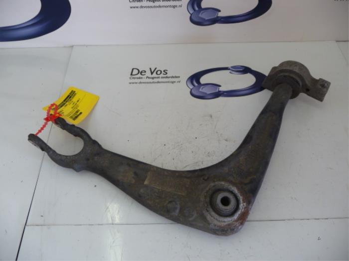 Front wishbone, right from a Citroën C5 III Tourer (RW) 2.0 16V 2008