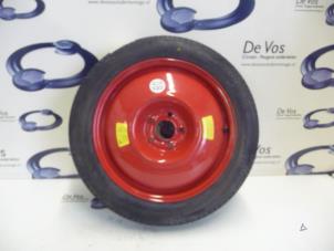 Used Wheel + tyre Peugeot 407 SW (6E) 2.0 HDiF 16V Price € 70,00 Margin scheme offered by De Vos Autodemontagebedrijf