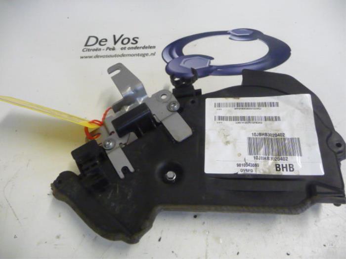 Usagé Couvercle de distribution Citroen C4 Cactus (0B/0P) 1.6 Blue Hdi 100 Prix € 10,00 Règlement à la marge proposé par De Vos Onderdelen