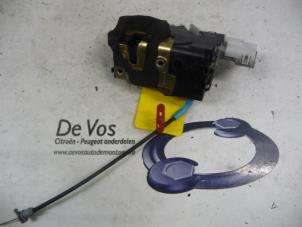 Używane Mechanizm blokady drzwi lewych tylnych wersja 4-drzwiowa Citroen C6 (TD) 2.7 HDiF V6 24V Cena € 35,00 Procedura marży oferowane przez De Vos Autodemontagebedrijf
