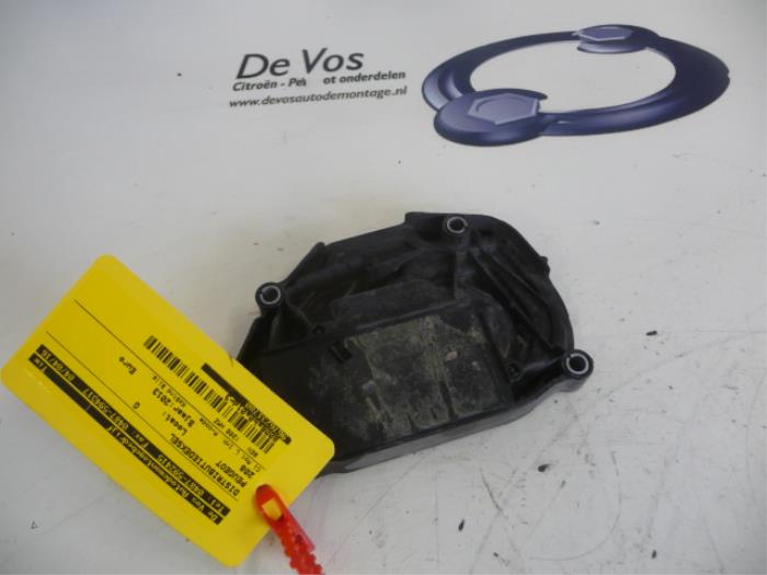 Usagé Couvercle de distribution Peugeot 208 I (CA/CC/CK/CL) 1.0 Vti 12V PureTech Prix € 10,00 Règlement à la marge proposé par De Vos Onderdelen