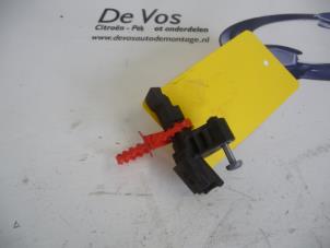 Used TDC sensor Peugeot 208 Price € 10,00 Margin scheme offered by De Vos Autodemontagebedrijf