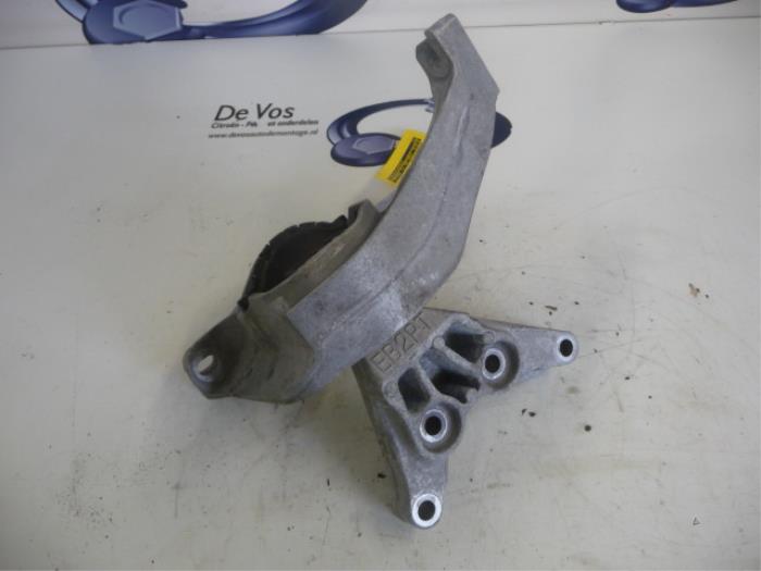 Used Engine mount Peugeot 308 Price € 40,00 Margin scheme offered by De Vos Onderdelen