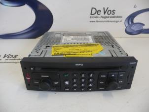 Usagé Radio/Lecteur CD Peugeot 307 SW (3H) 1.6 16V Prix € 100,00 Règlement à la marge proposé par De Vos Autodemontagebedrijf