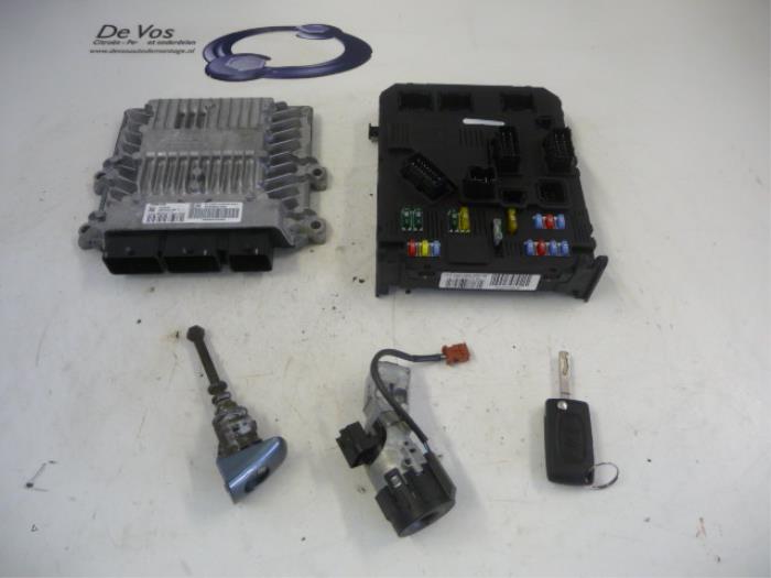 Used Engine management computer Peugeot 407 Price € 250,00 Margin scheme offered by De Vos Onderdelen